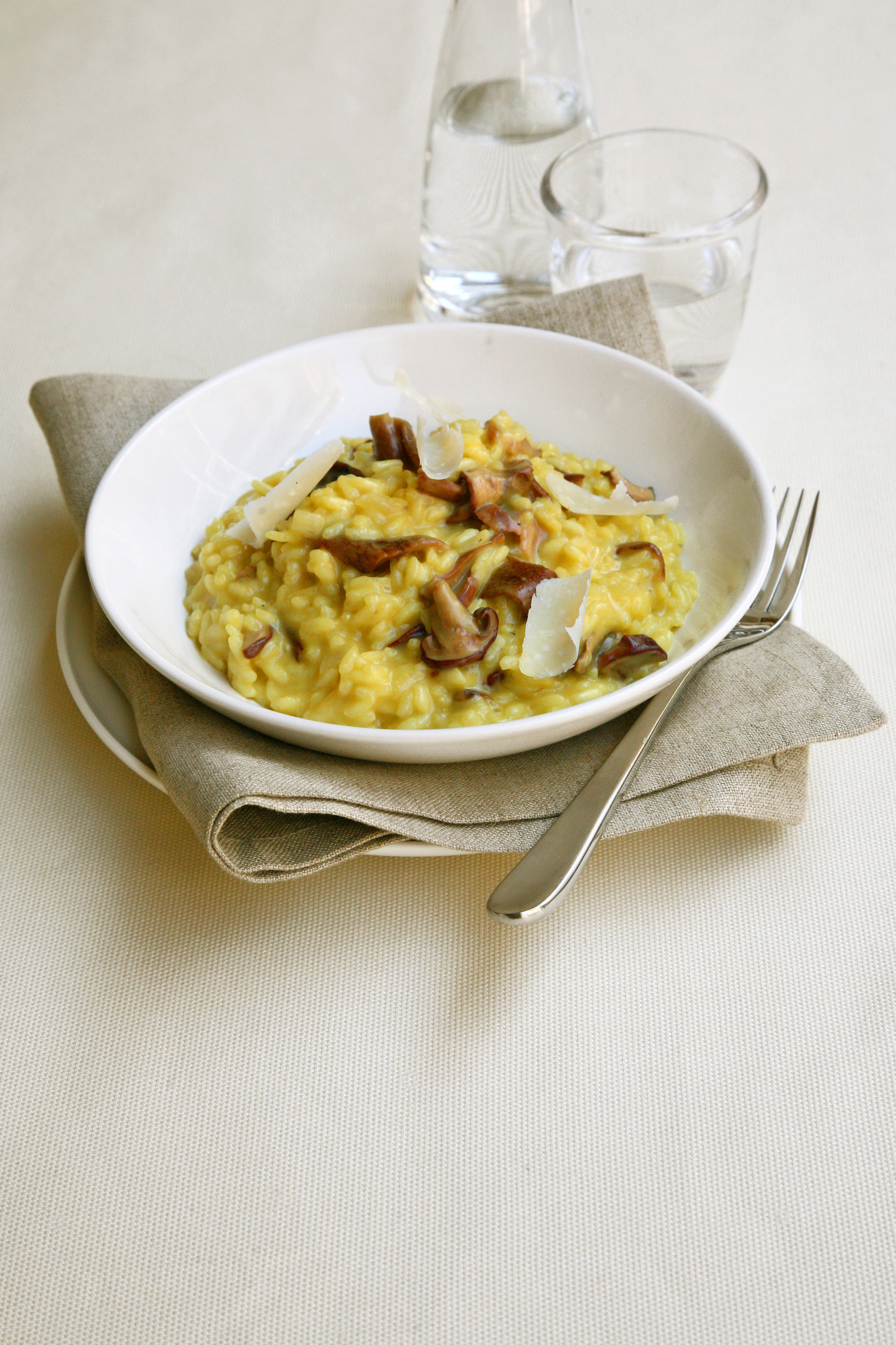 Cucinare il risotto allo zafferano con porcini Sale&Pepe