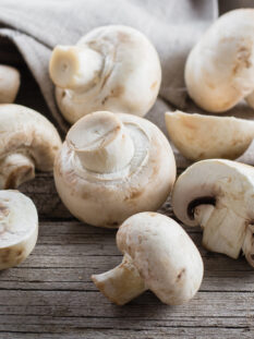 Funghi champignon - Shutterstock