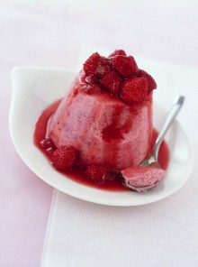 Bavarese di lamponi con salsa di fragoline