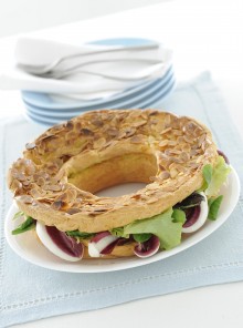 Ciambella al taleggio con insalatine