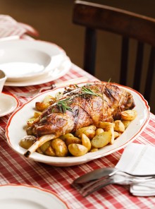 Cosciotto al forno con le patate
