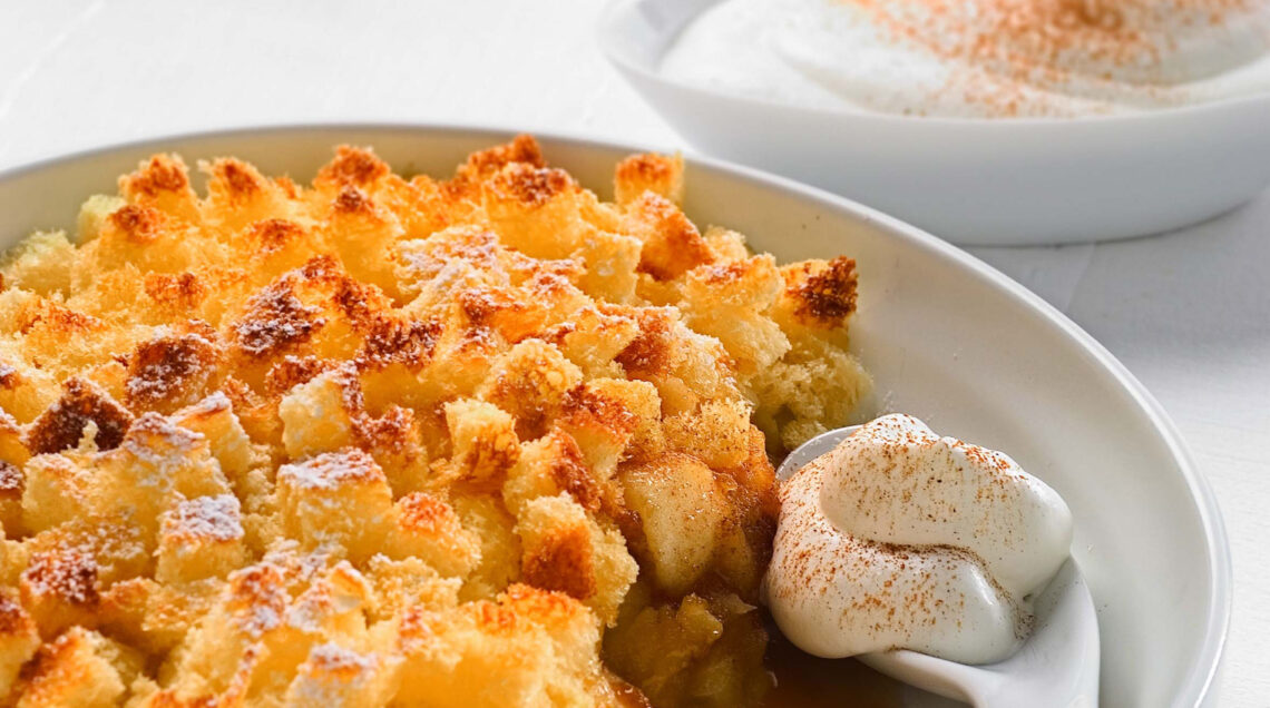 Crumble di mele e pandoro alla cannella