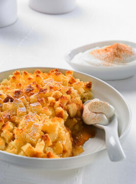 Crumble di mele e pandoro alla cannella