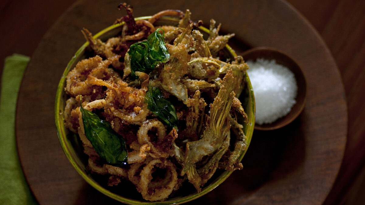 Frittino con calamari e basilico