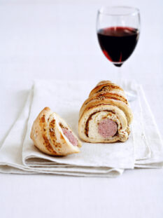 mini brioche di sfoglia farcite di salsiccia