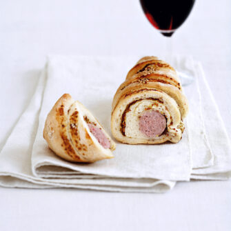 mini brioche di sfoglia farcite di salsiccia