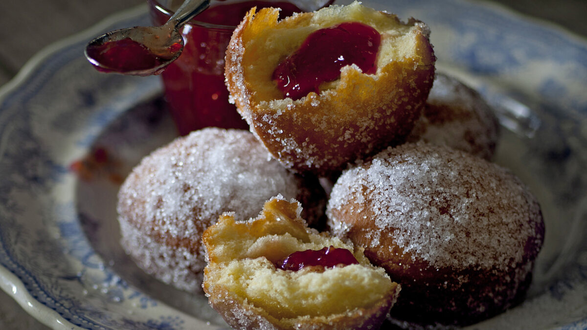 Krapfen alla confettura di fragole