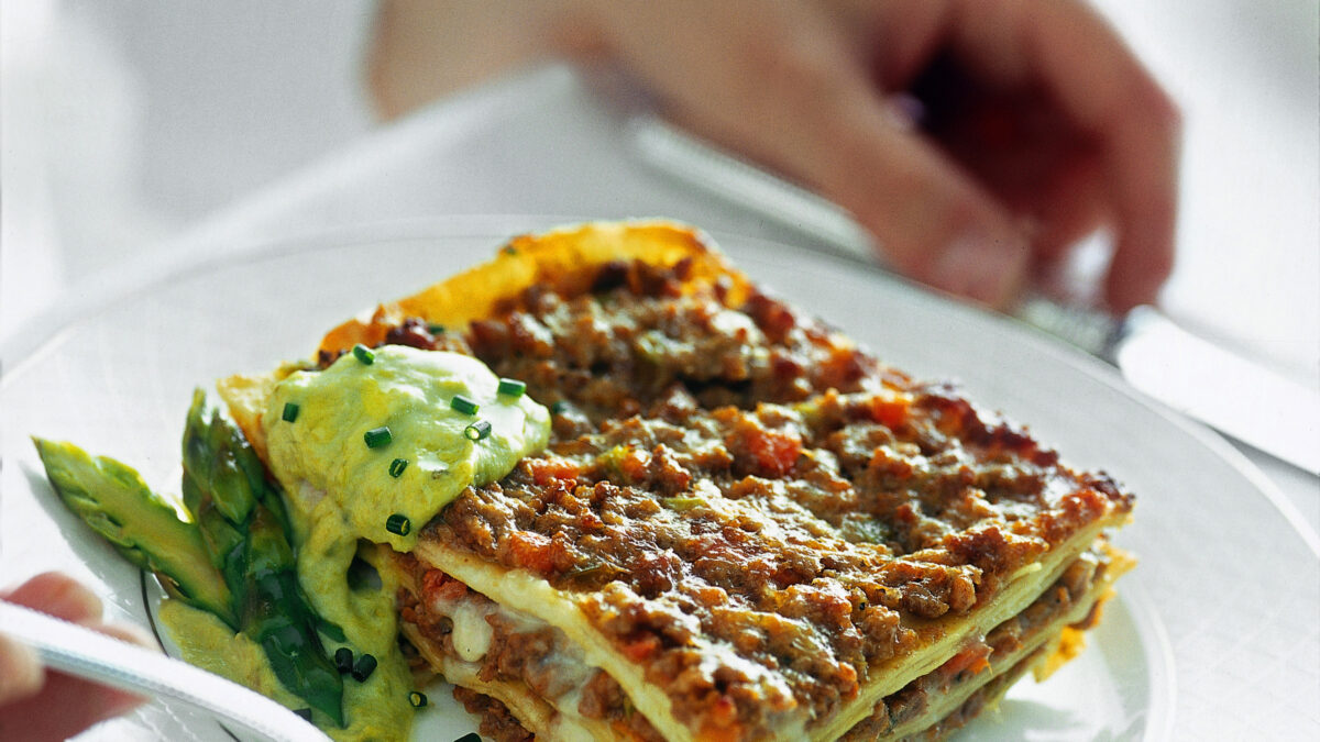 Lasagne al ragù bianco con crema di asparagi