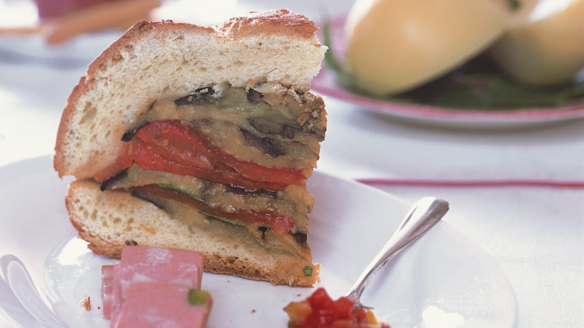 Pane di Altamura farcito di verdure