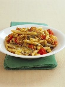 Pasta con sarde e pomodorini