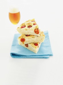 Pizza di patate, mozzarella e pomodorini