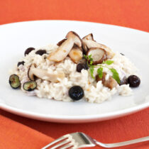 ricetta Risotto mantecato ai funghi e mirtilli Sale&Pepe