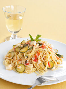 ricetta Spaghetti con branzino e zucchine alla menta Sale&Pepe