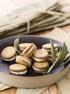 Biscottini salati con crema di robiola Sale&Pepe