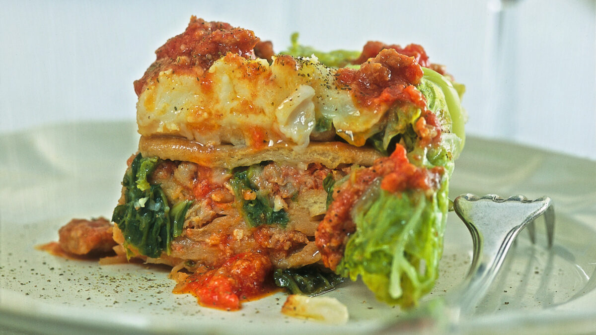 Sformato di grissini con verza e salsiccia