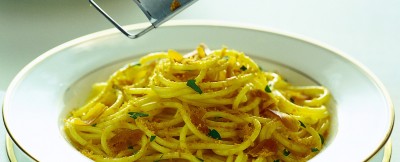 Spaghetti semplici mantecati con abbondante bottarga fresca.