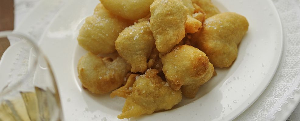 Zeppole E Pasta Crisciuta Sale Pepe