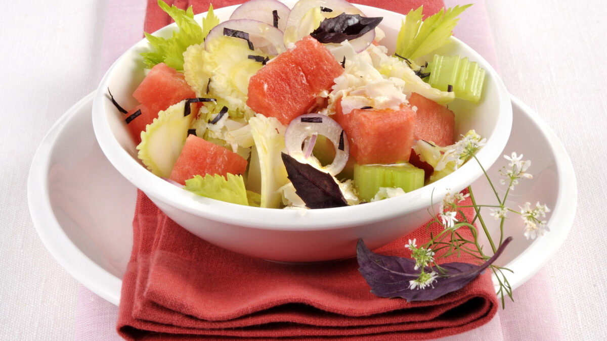 Anguria in insalata con cipolla dolce e ricotta