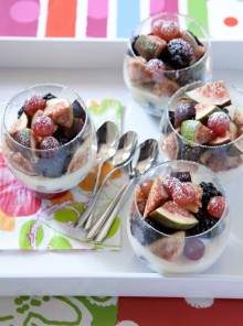 Biancomangiare con more, fichi e uva