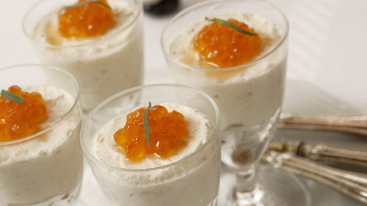 Bicchierini con mousse di storione affumicato
