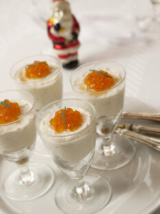 bicchierini-con-mousse-di-storione-affumicato