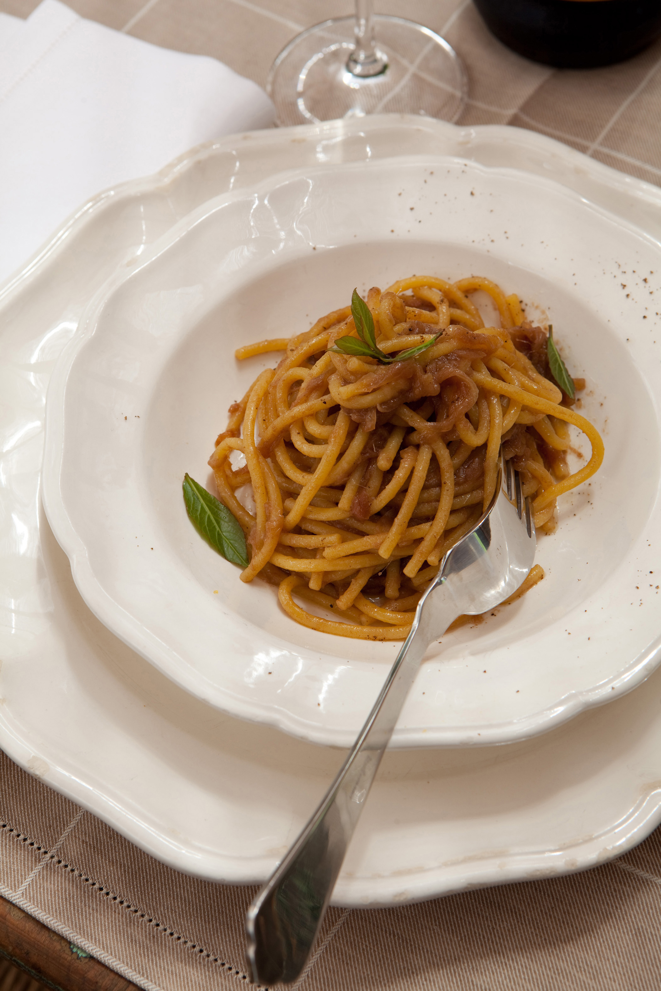 Bigoli in salsa di acciughe | Sale&Pepe