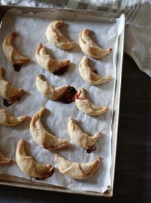 I biscotti a Lune Saracene ripieni di Marmellata