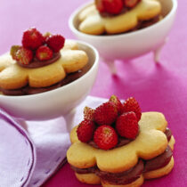 biscotti-ripieni-con-fragoline-di-bosco ricetta