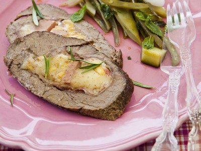 bistecca-al-forno-farcita-con-scamorza-e-mortadella