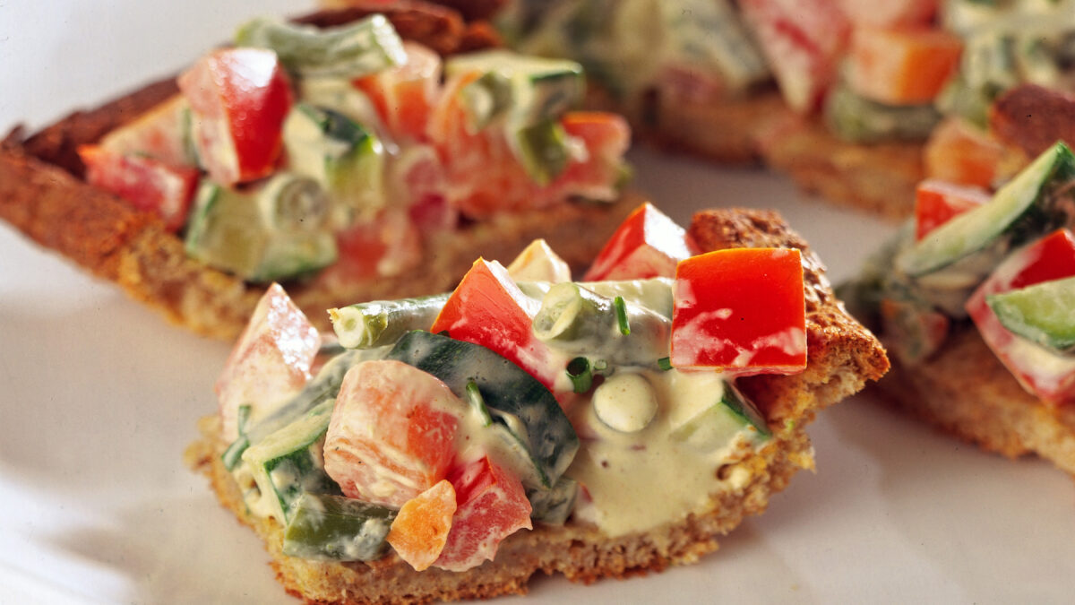 Bocconcini di torta salata alla macedonia di verdura