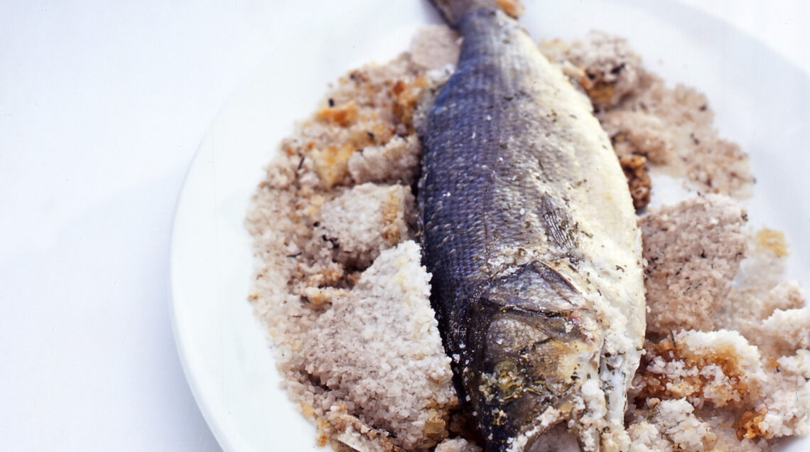 branzino-nel-guscio-di-sale-aromatico