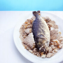 branzino-nel-guscio-di-sale-aromatico