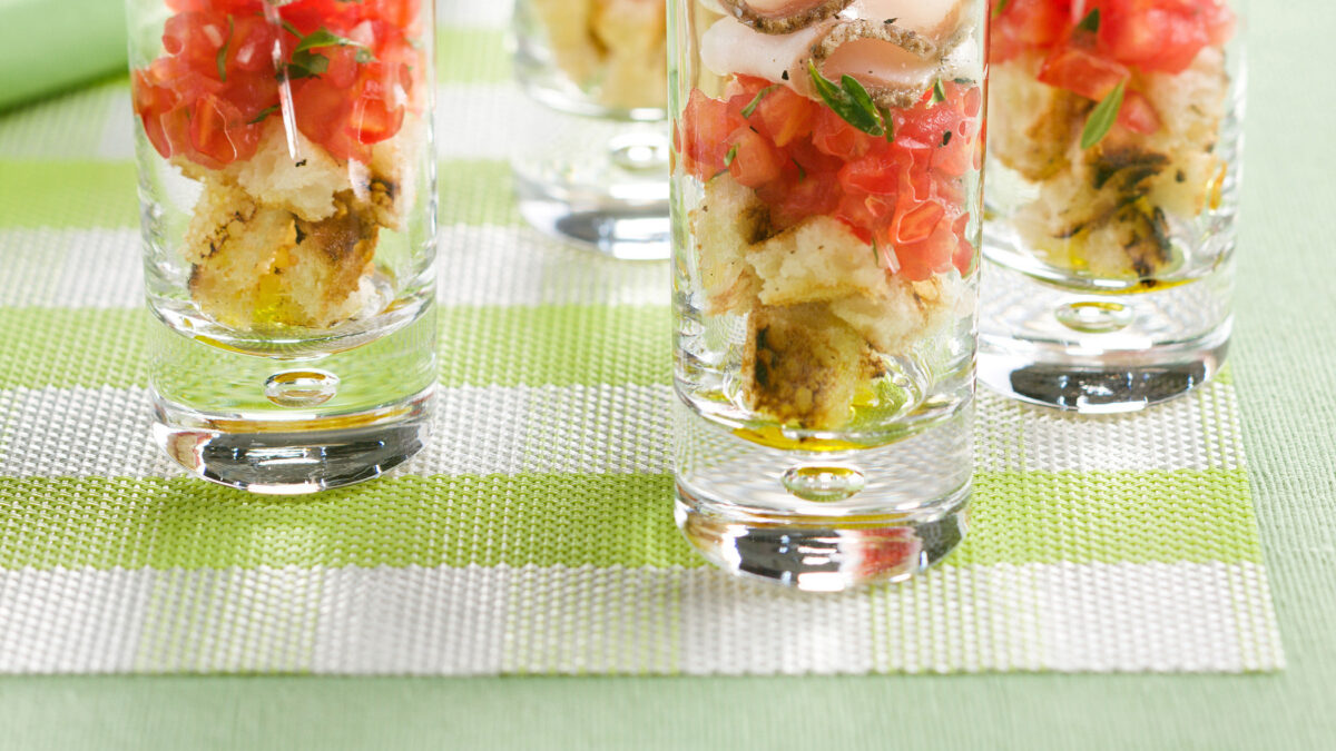 Bruschetta in bicchierino con lardo di Colonnata