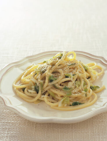 bucatini-ai-porri-con-pecorino ricetta