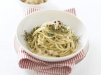 bucatini-con-olive-verdi-pinoli-e-finocchietto