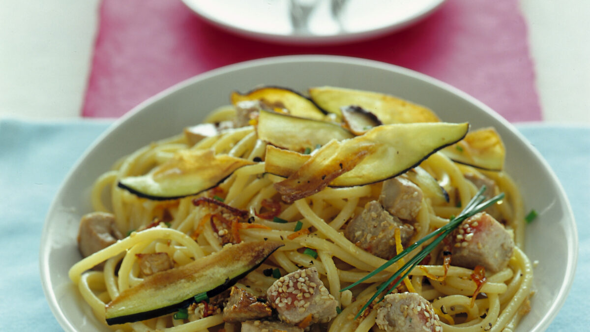 Bucatini con tonno e melanzane fritte