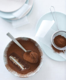 budinetti-al-cioccolato-con-crumble-alle-fave-di-cacao