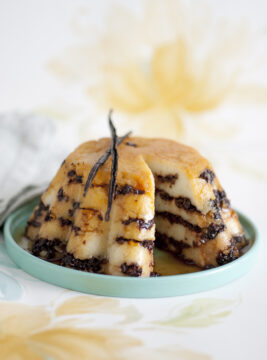 budino-di-semolino-con-amarene-e-albicocche-secche