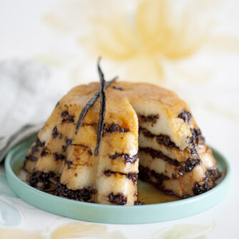 budino-di-semolino-con-amarene-e-albicocche-secche