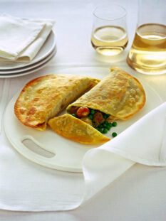 calzoncini-con-piselli-salsiccia-e-cipolline