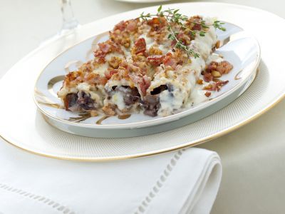 cannelloni al radicchio con bacon e trito di nocciole