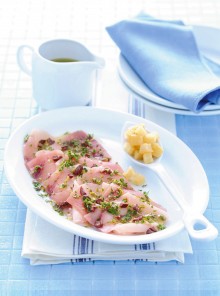 Carpaccio di spada con erbe e capperi
