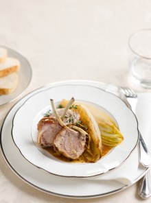 Carré di agnello con l'indivia al sidro