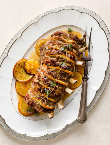 carre-di-maiale-con-salsiccia-e-arance foto
