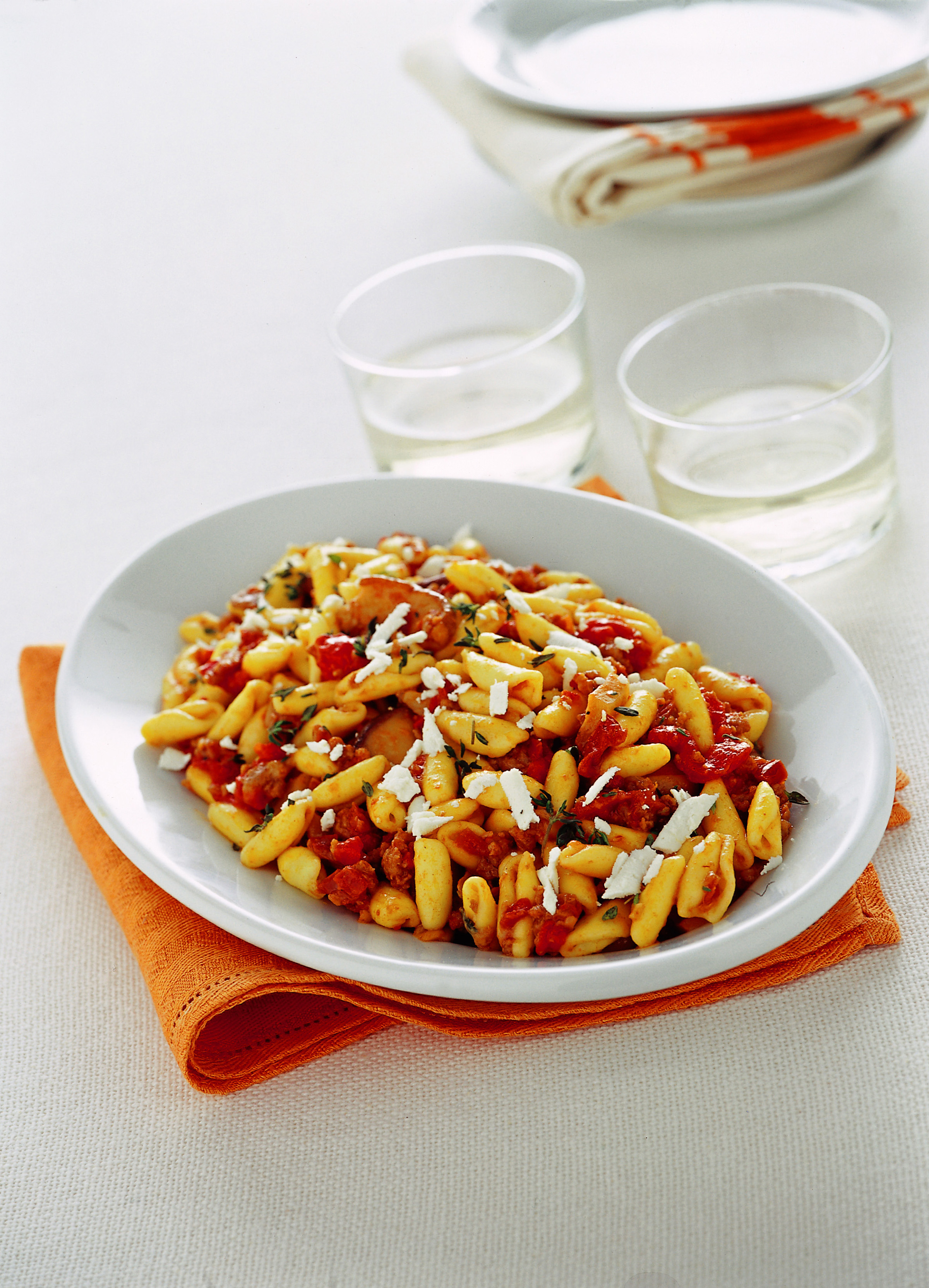 Cavatelli Con Porcini Pomodori Secchi E Salsiccia Sale Pepe