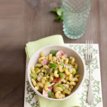 cellentani-con-triglie-e-pesto-di-acciughe-alla-menta