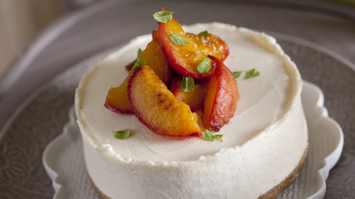 Cheesecake con pesche caramellate