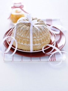 La ciambella alla cannella con le mandorle