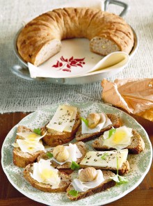 La ciambella con lardo e pecorino
