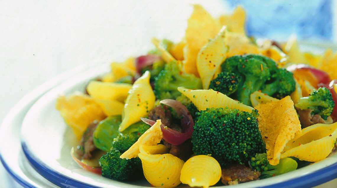 conchiglie-con-broccoletti-e-cialdine-di-pecorino ricetta